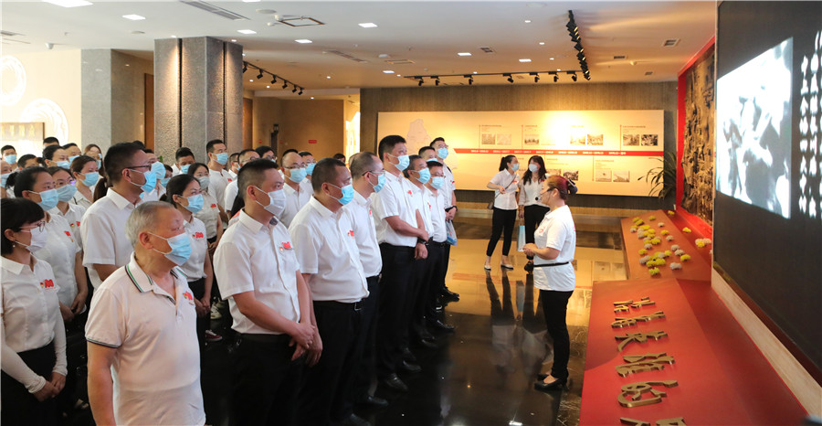 烈士陵园 参观纪念馆.jpg